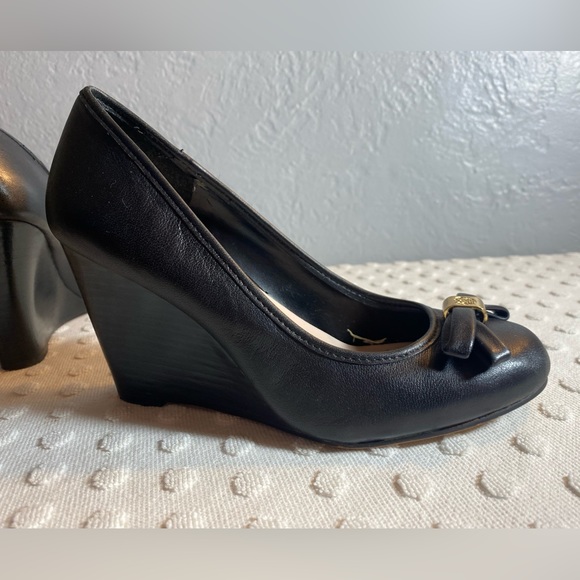 VINCE CAMUTO Black Wedge with Bow Toe - Picture 2 of 16
